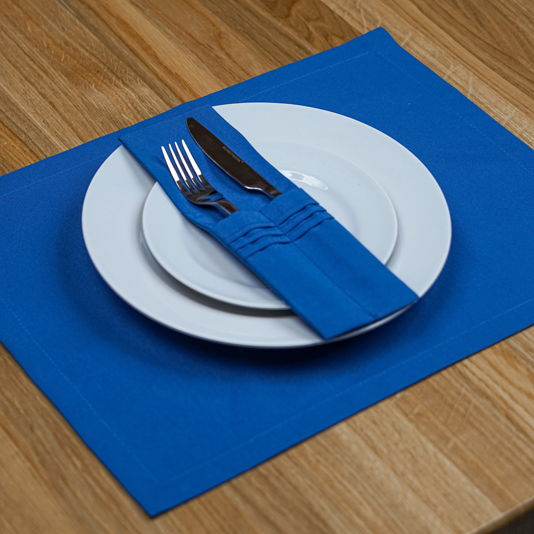 Куверты для конференции. Плейсметы для ресторанов. Куверты на стол для конференции. Необычные столовые приборы в синем цвете.