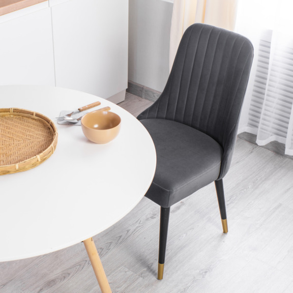 Фотография в интерьере товара Стул Kongsberg, велюр серый, ножки чёрные с золотом от компании ChiedoCover.