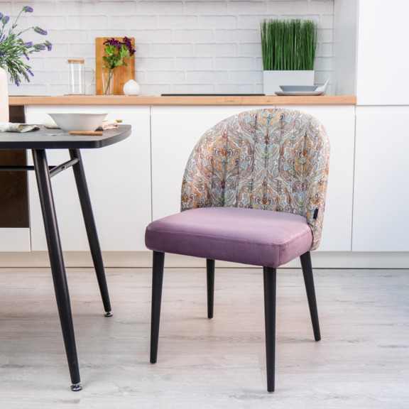 Фотография в интерьере товара Стул Тони, жаккард Дали, велюр Bella 13, ножки чёрные от компании ChiedoCover.