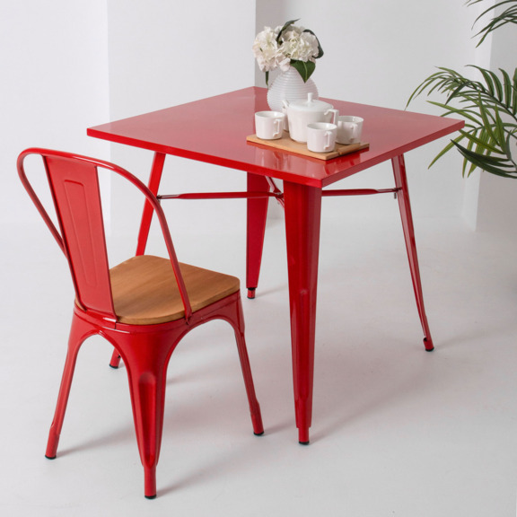 Фотография в интерьере товара Стол Tolix 800*800, красный от компании ChiedoCover.