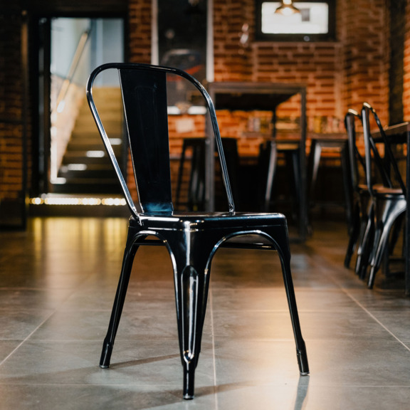 Фотография в интерьере товара Стул Tolix от компании ChiedoCover.