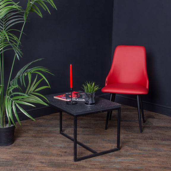 Фотография в интерьере товара Стул Аэр, экокожа Ecotex 3021, ножки металл RAL 3020 от компании ChiedoCover.