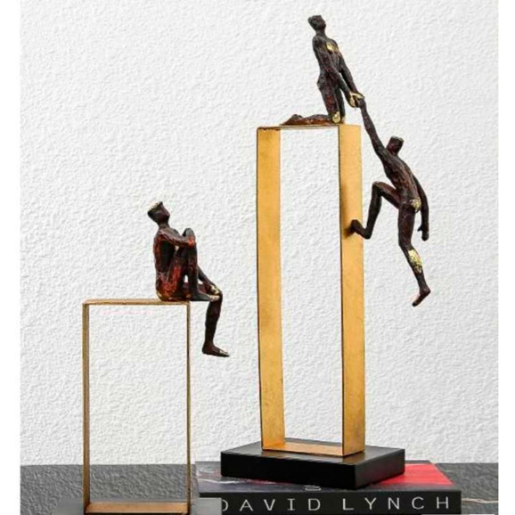Статуэтка Man on square shelf - фото 2