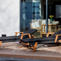 Фотография товара Шезлонг Lounge с черной подушкой от компании ChiedoCover.