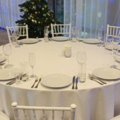 Фотография покупателя товара Стул Кьявари, Ral 9003 Подушка 01 на стул с липучками, 3 см, журавинка Стол Лидер 3 от компании ChiedoCover.