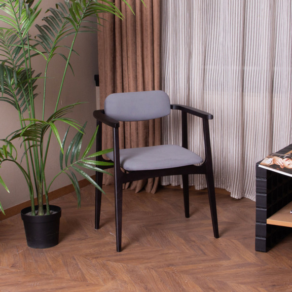 Фотография в интерьере товара Стул Gavi, велюр Velutto 32, каркас бук морилка черная от компании ChiedoCover.