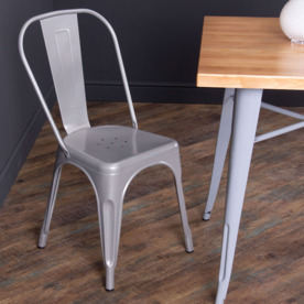 Фотография в интерьере товара Стул Tolix, серебристый от компании ChiedoCover.