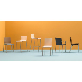 Фотография в интерьере товара Стул офисный Kuadra, темно-рыжий от компании ChiedoCover.