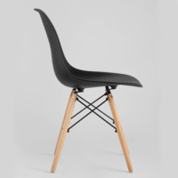 Черный стул Eames