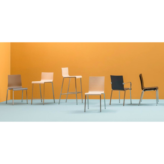 Фотография в интерьере товара Стул офисный Kuadra, темно-рыжий от компании ChiedoCover.