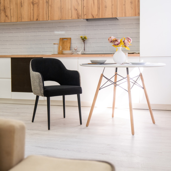Фотография в интерьере товара Стул Роза, чёрный велюр, гобелен, цвет ножек-чёрный от компании ChiedoCover.