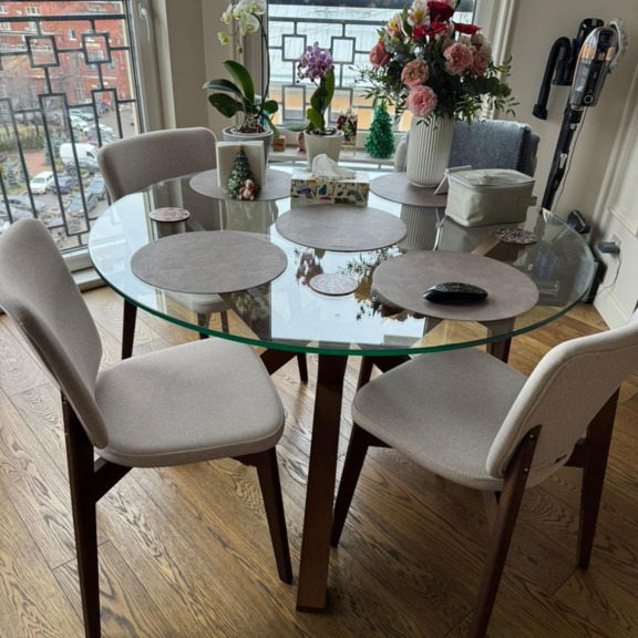 Фотография покупателя товара Стул Safir микровелюр Aura 1 Beige, ножки бук, морилка старинный орех от компании ChiedoCover.