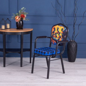 Фотография в интерьере товара Стул Хит 25 с подлокотниками, каркас черный муар, с принтом Birds от компании ChiedoCover.