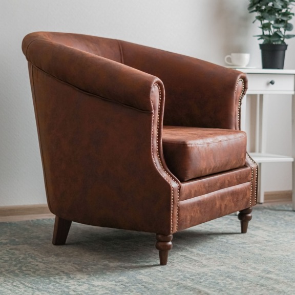 Фотография в интерьере товара Кресло Барон, замша баффало браун, ножки деревянные от компании ChiedoCover.