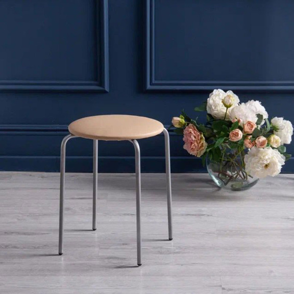 Фотография в интерьере товара Табурет круглый с мягким сиденьем, серебро от компании ChiedoCover.