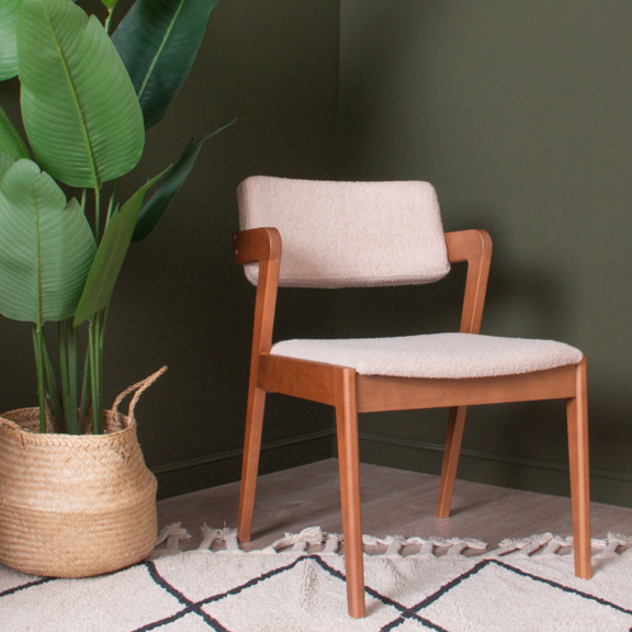 Фотография в интерьере товара Полукресло Ostin, искусственный мех Fluffy 23 cocoa, бук морилка светлый орех от компании ChiedoCover.