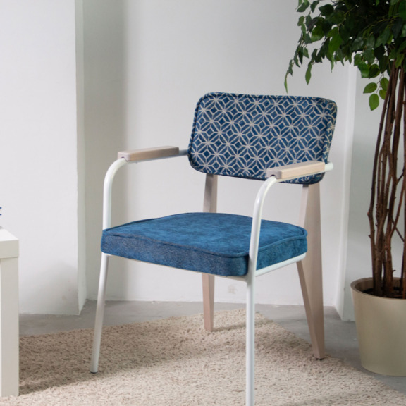 Фотография в интерьере товара Стул Mix, сиденье шенилл Twinkle col.12 sky от компании ChiedoCover.