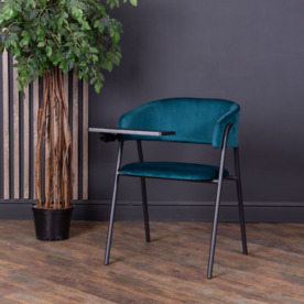 Фотография в интерьере товара Стул Gabana с пластиковым пюпитром, велюр Zodiak 678, каркас RAL 9005 от компании ChiedoCover.