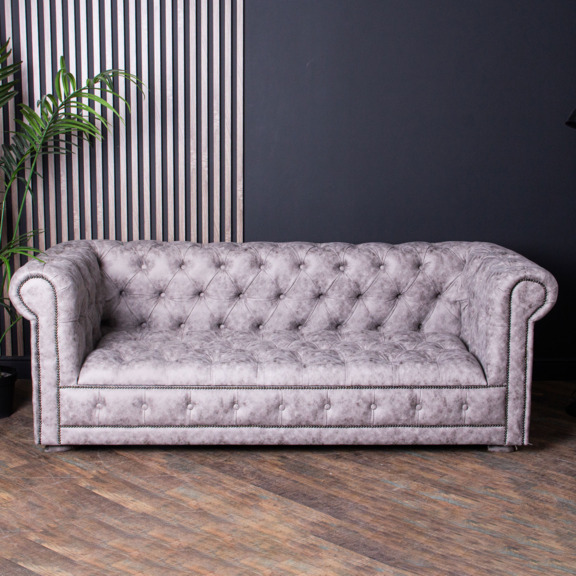 Фотография в интерьере товара Диван Cheaster, иск.замша Aurum Plus Gray, ножки бук от компании ChiedoCover.