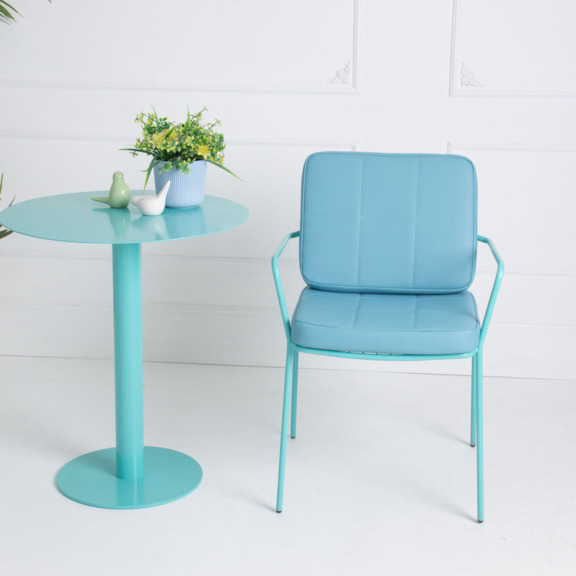 Фотография в интерьере товара Стул Лион с подлокотниками и подушкой, экокожа Pastel Blue от компании ChiedoCover.