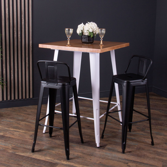 Фотография в интерьере товара Стол Tolix барный, массив сосны от компании ChiedoCover.