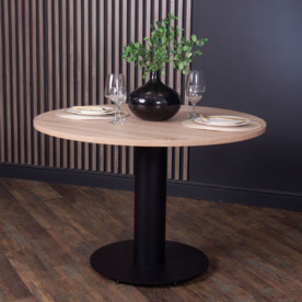 Фотография в интерьере товара Стол Классик, столешница D1130 Дуб Бардолино натуральный, каркас черный муар от компании ChiedoCover.