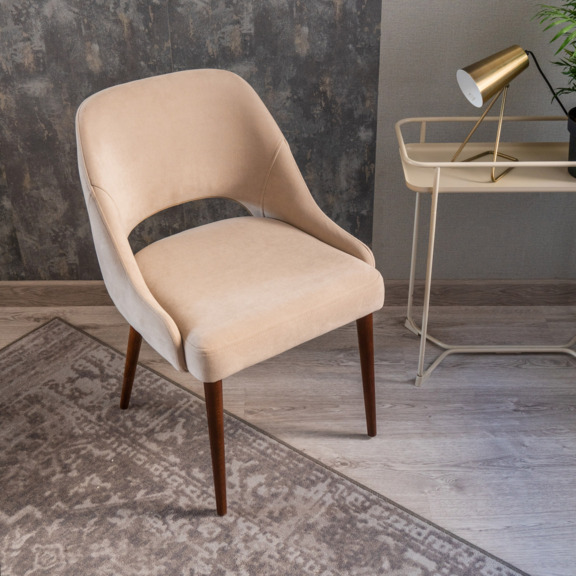 Фотография в интерьере товара Стул Мила, велюр кремово-белый, ножки старинный орех от компании ChiedoCover.
