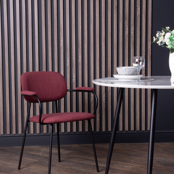 Фотография в интерьере товара Стул Париж с подлокотниками, велюр велютто 39, каркас Ral 9005 от компании ChiedoCover.