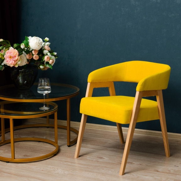 Фотография в интерьере товара Стул Ricco ножки бук, желтый велюр от компании ChiedoCover.