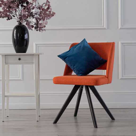 Фотография в интерьере товара Стул Fill оранжевый, рогожка от компании ChiedoCover.