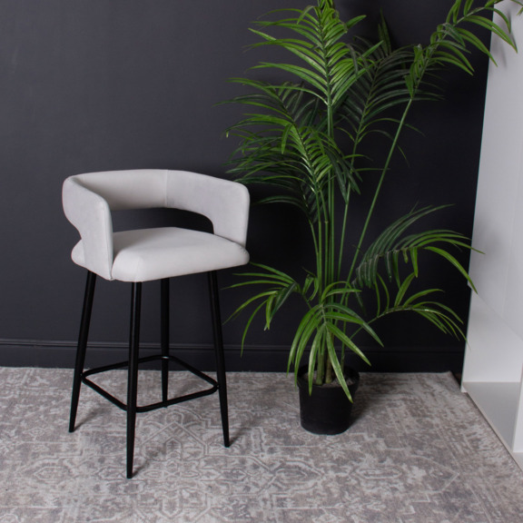 Фотография в интерьере товара Стул Mars полубарный 650, велюр Velutto 51 от компании ChiedoCover.