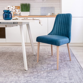 Фотография в интерьере товара Стул Kongsberg, велюр изумруд, ножки морилка органика от компании ChiedoCover.