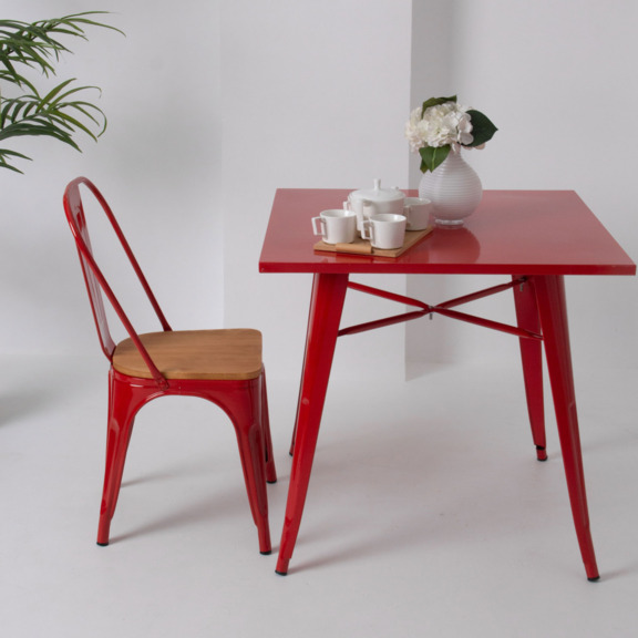 Фотография в интерьере товара Стул Tolix Wood, красный от компании ChiedoCover.