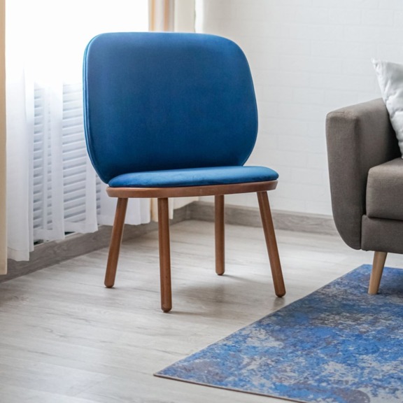 Фотография в интерьере товара Стул Kuva, голубой велюр, каркас лак от компании ChiedoCover.