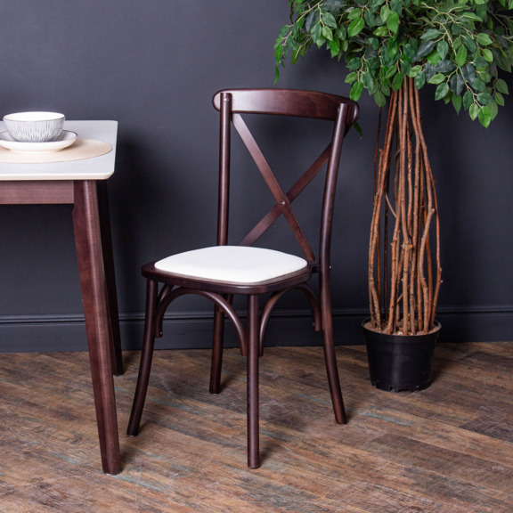 Фотография в интерьере товара Стул Кроссбэк с подушкой, экокожа White, бук морилка венге от компании ChiedoCover.