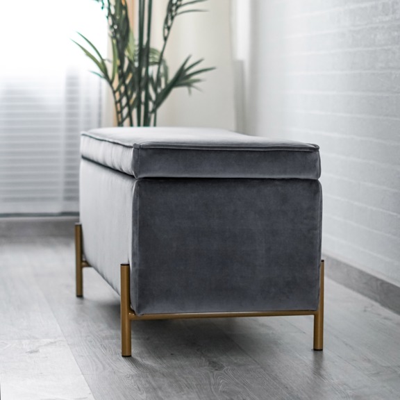 Фотография в интерьере товара Банкетка Тюдор, велюр серый от компании ChiedoCover.