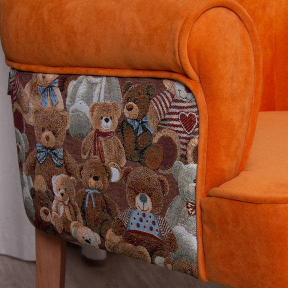 Фотография в интерьере товара Полукресло Флорида, спинка гобелен Teddy песочный ,велюрTeddy 960, ножки бук, морилка светлый орех от компании ChiedoCover.