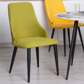 Стул Аэр, велюр Newtone Green, ножки металл 40*20 RAL9005 Фотография в интерьере товара Стул Аэр, велюр Newtone Green, ножки металл 40*20 RAL9005 от компании ChiedoCover.