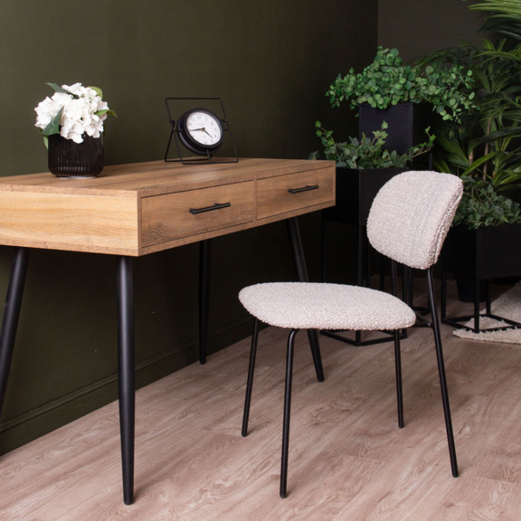 Фотография в интерьере товара Стул Париж, Buckle latte, ножки металл Ral 9005 от компании ChiedoCover.